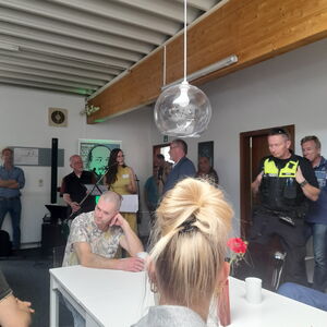 Bild der Eröffnungsveranstaltung eines Projekts für wohnungslose Menschen in Cuxhaven