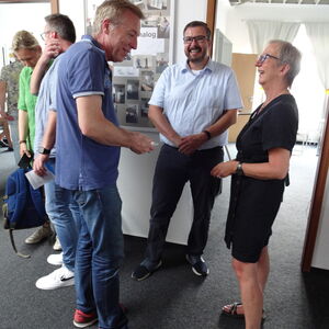 Bild der Eröffnungsveranstaltung eines Projekts für wohnungslose Menschen in Cuxhaven