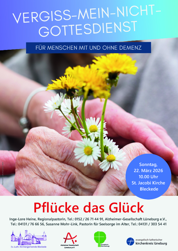 Hände halten Blumen, während der Vergiss-mein-nicht-Gottesdienst für Menschen mit und ohne Demenz in Bleckede beworben wird.