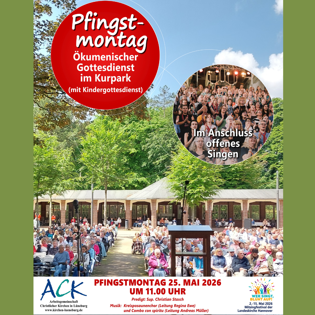 Eine große Menschenmenge versammelt sich im Kurpark für den ökumenischen Gottesdienst am Pfingstmontag, gefolgt von offenem Singen.
