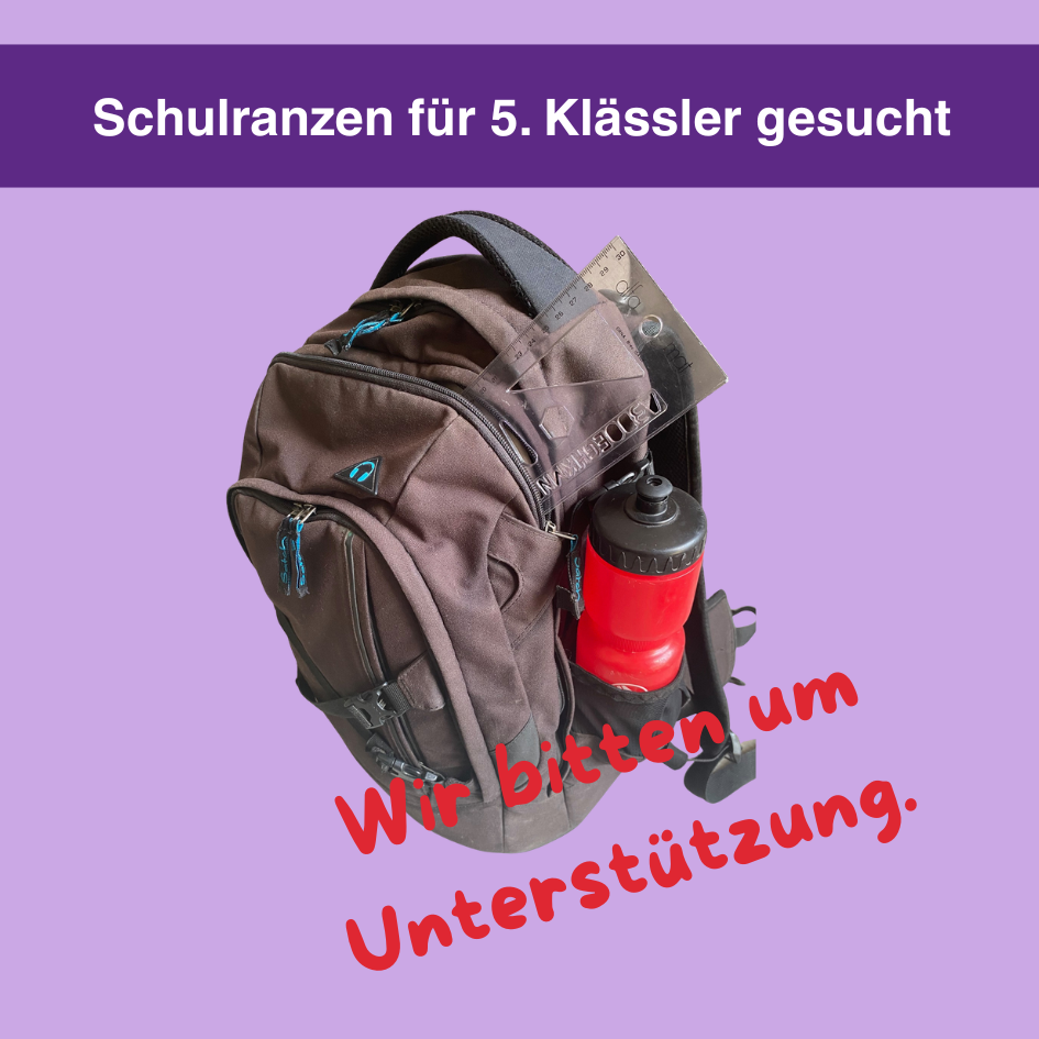 Ein Schulranzen mit einer Wasserflasche für den Aufruf zur Unterstützung von 5. Klässlern.