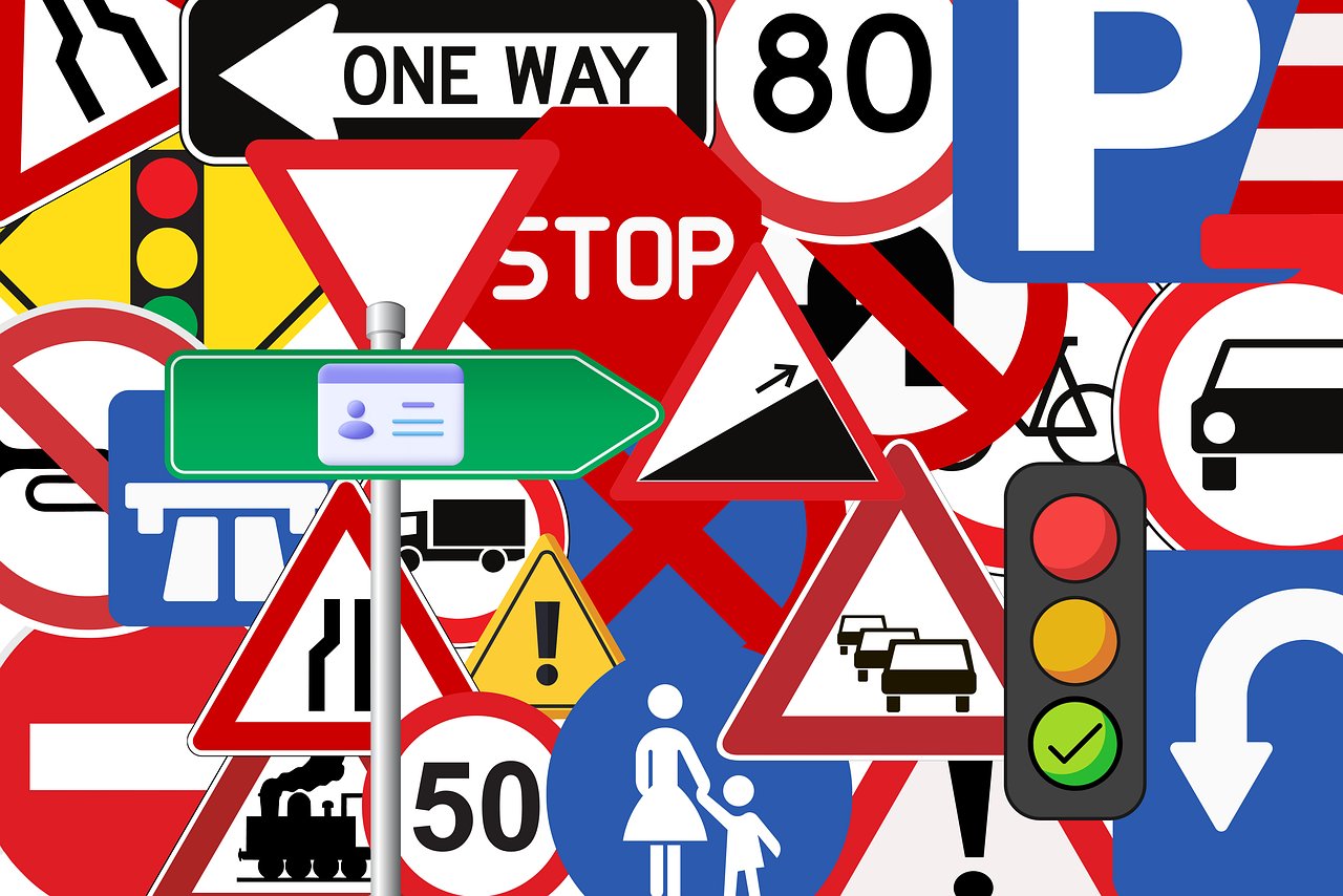 Collage aus Verkehrszeichen