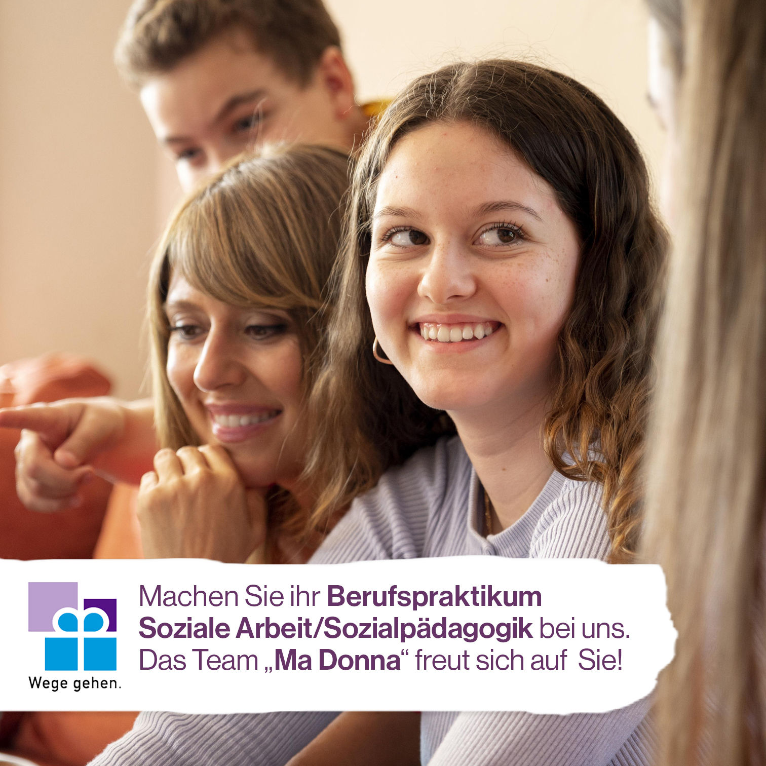 mehrere Personen unterhalten sich
