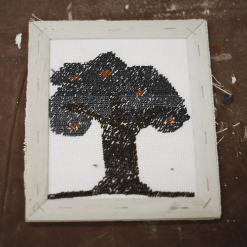 Bild einer Handarbeit die einen Baum darstellt